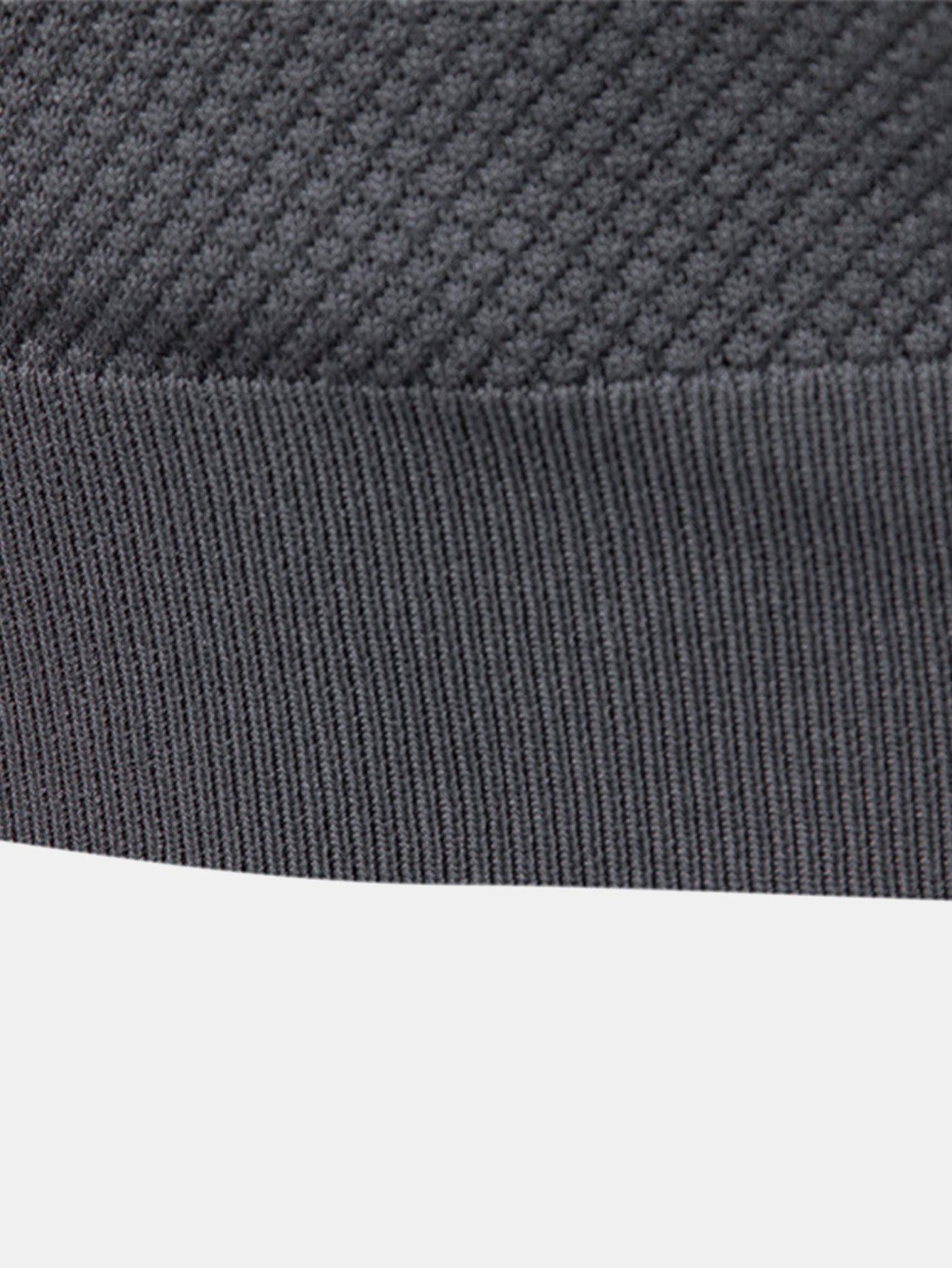 Polo de punto con cuello en V y pantalones cortos chinos de algodón con textura de piña