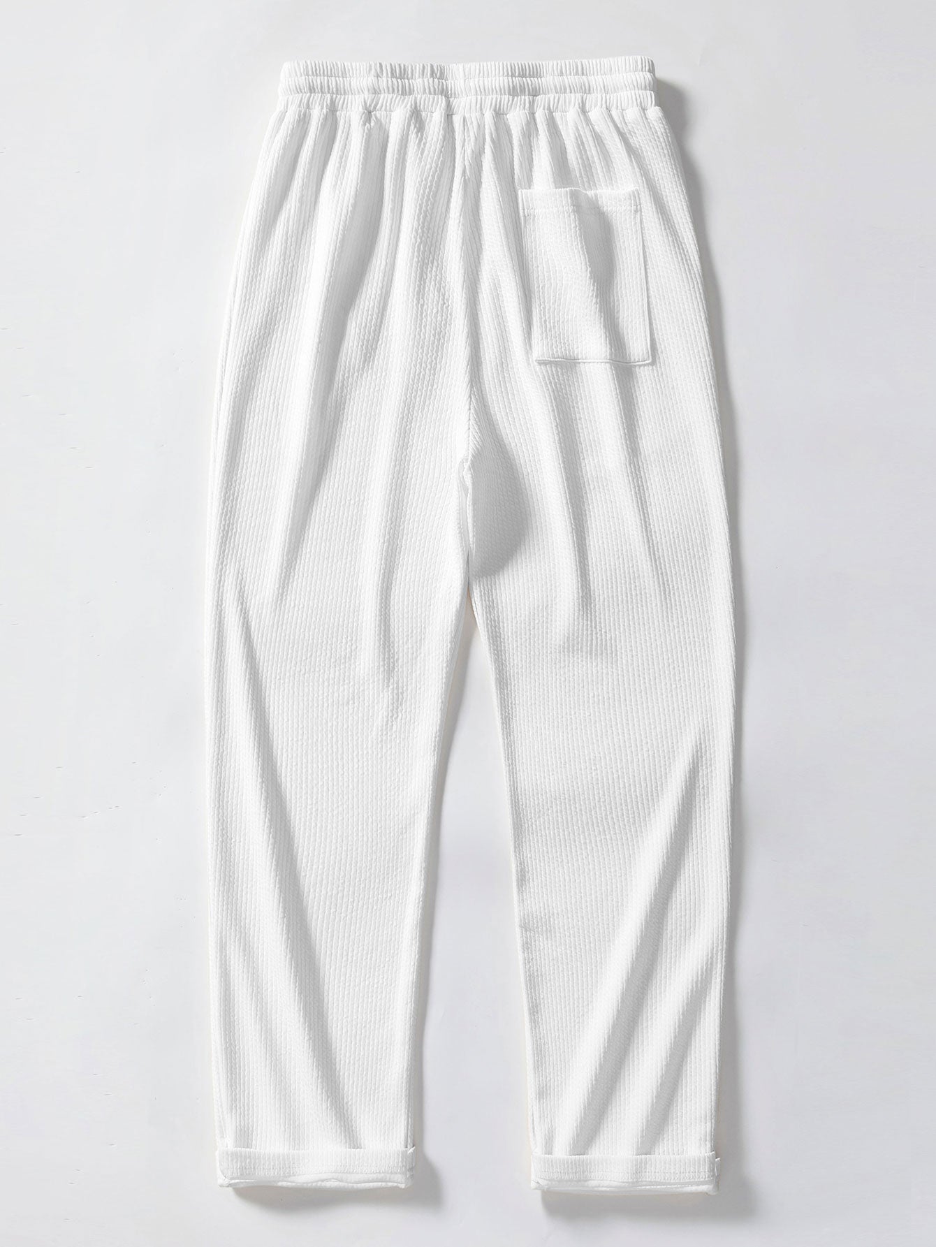 Polo de punto con textura de piña y cuello en V y pantalones rectos acanalados