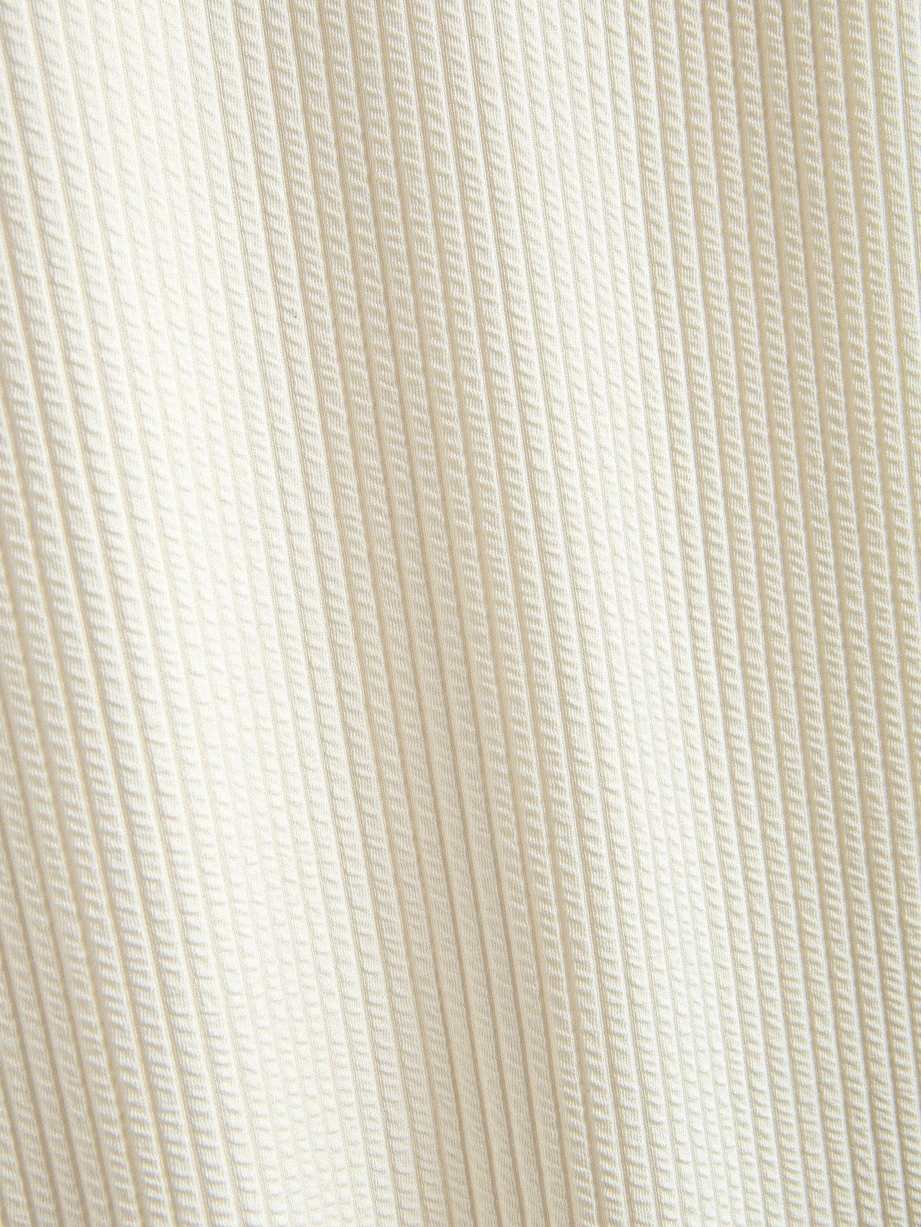 Polo y pantalones cortos de canalé con media cremallera y corte ajustado