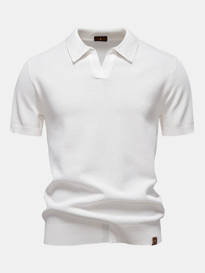 Polo de punto con cuello en V y pantalones cortos chinos de algodón con textura de piña