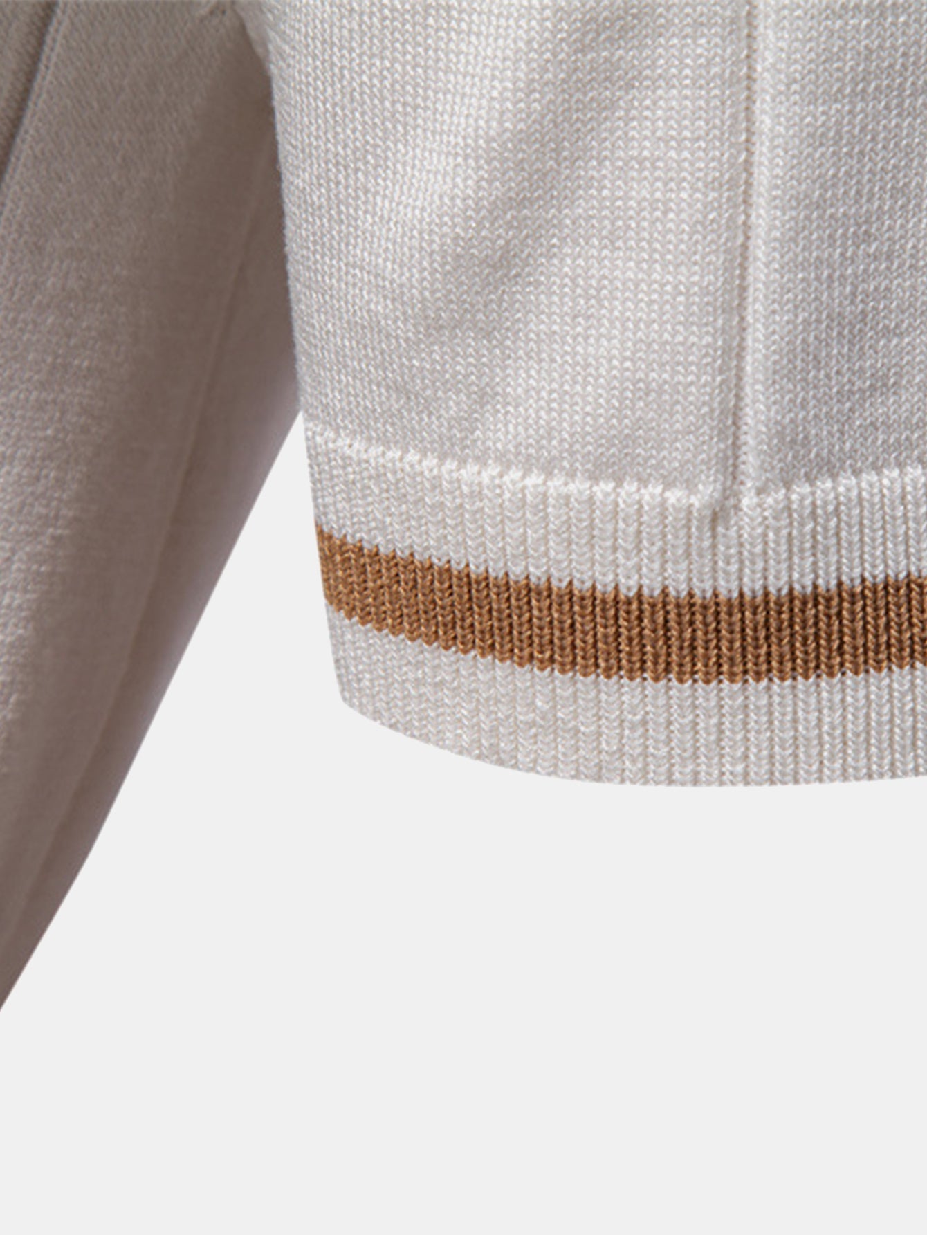 Polo de punto con cremallera y ribete en contraste y pantalones cortos chinos de algodón