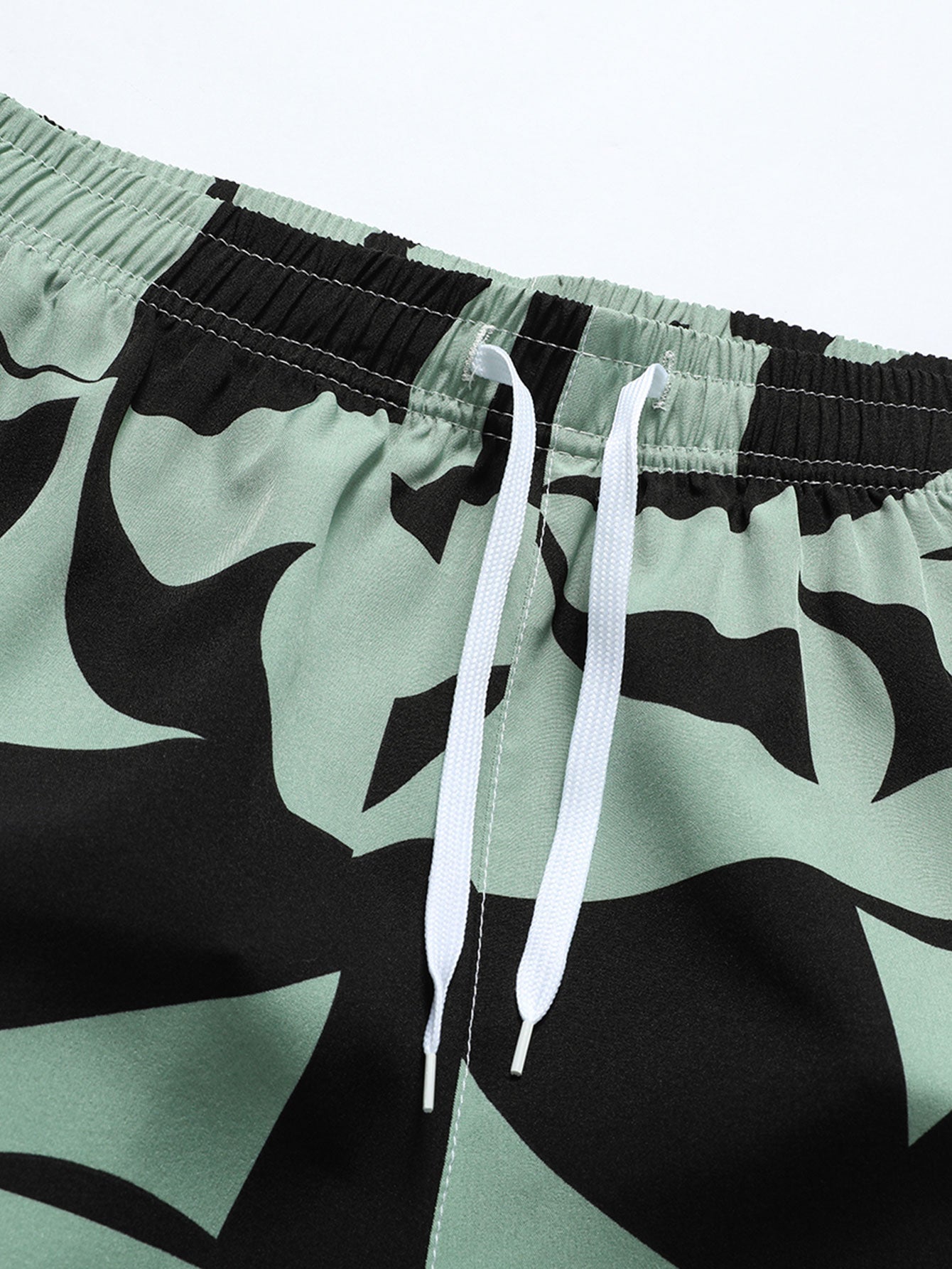 Pantalones cortos con bolsillos y cremallera y estampado de bloques de color