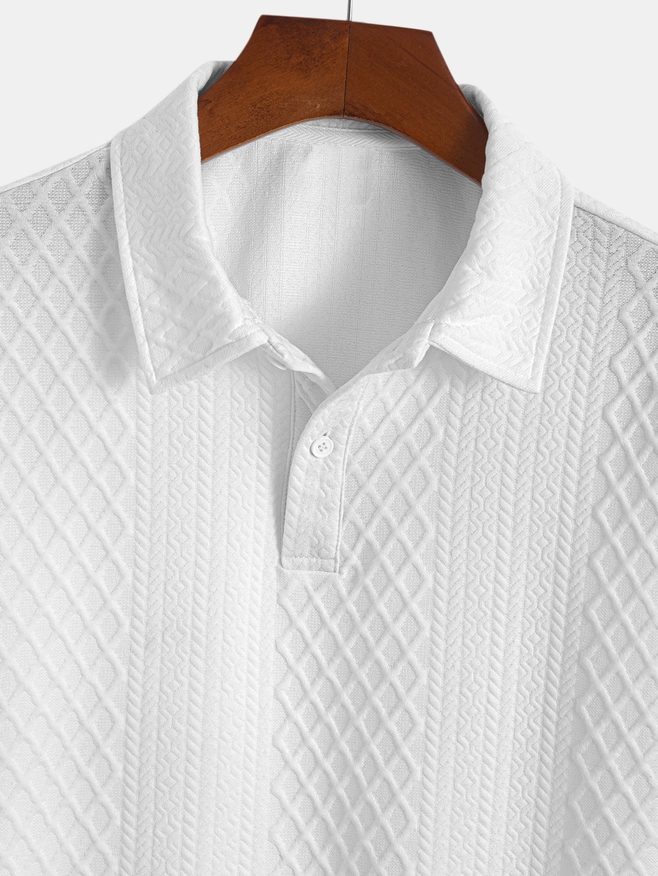 Polo y pantalones cortos de jacquard con diamantes geométricos