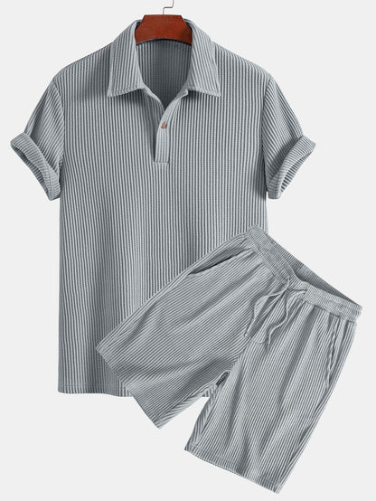 Polo de manga corta con estampado de gofre y pantalones cortos de punto con cordón