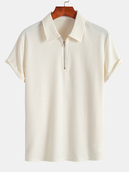 Polo y pantalones cortos de canalé con media cremallera y corte ajustado